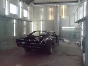 automaalaamo kuortane musta henkilöauto raskas kalusto